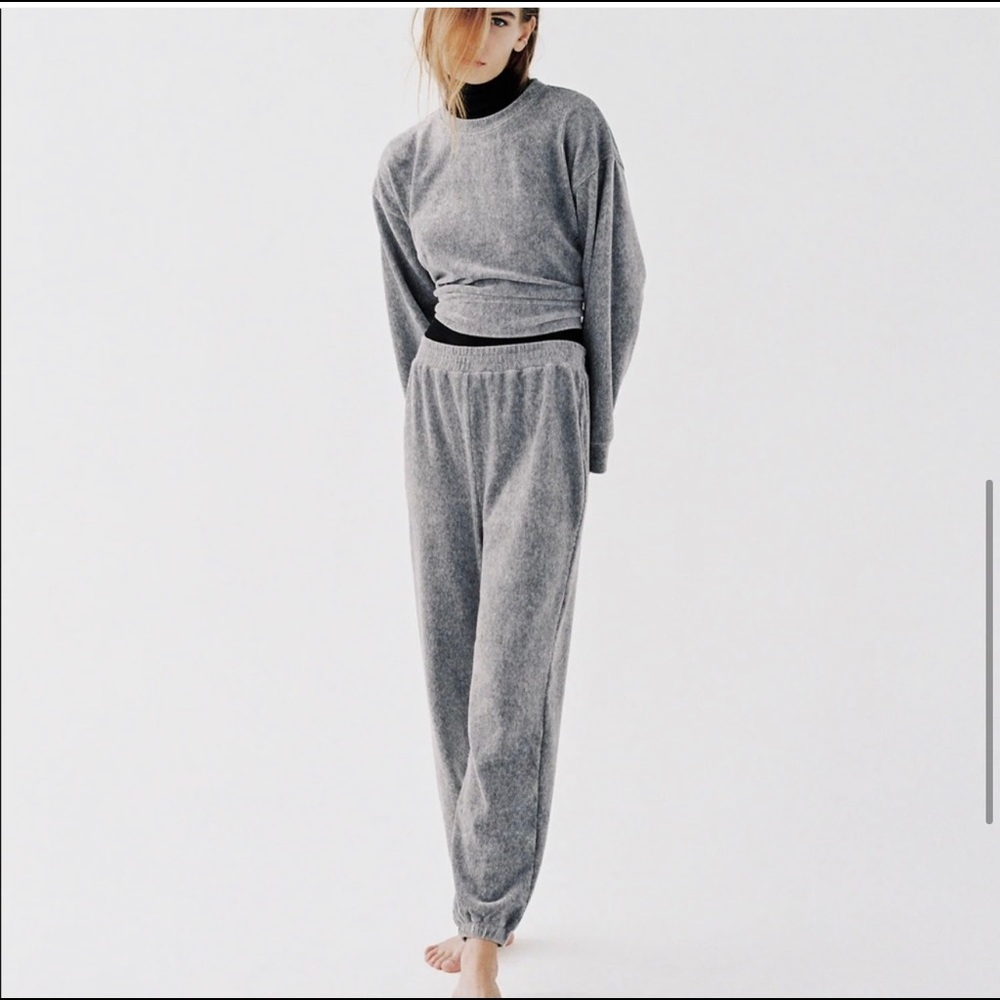 Fine whale knit corduroy joggers. High wasted